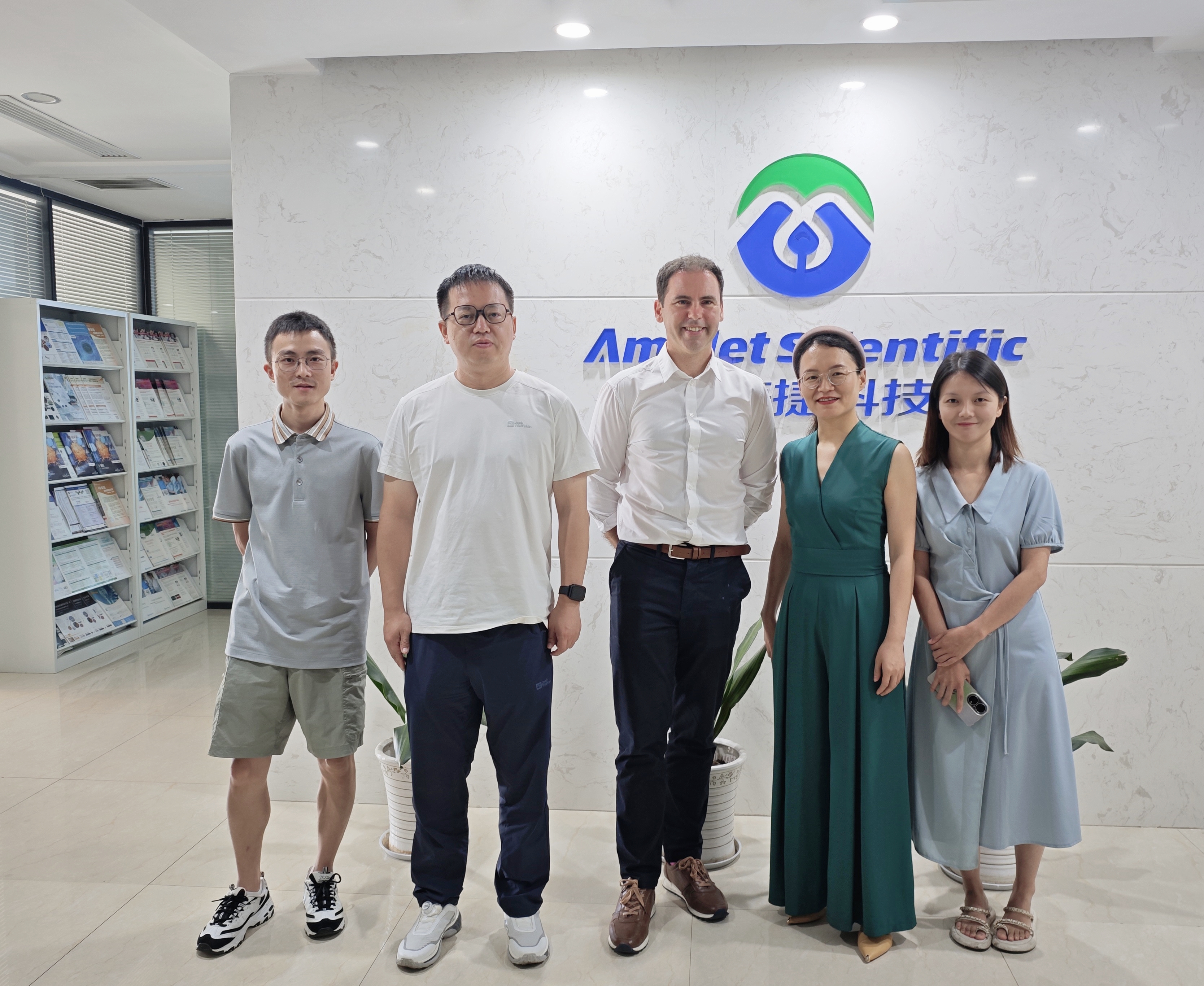 Assay Genie首席執行官兼聯合創始人Colm Ryan博士拜訪艾美捷科技